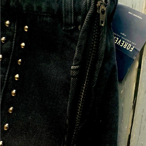 đź–¤Forever 21 Embroideted Rose Black Denim Mini Skirt with Silver Studs - Picture 4 of 6